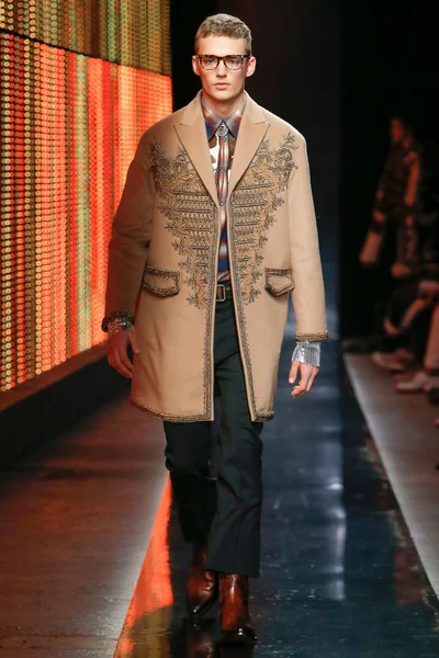 Look 49